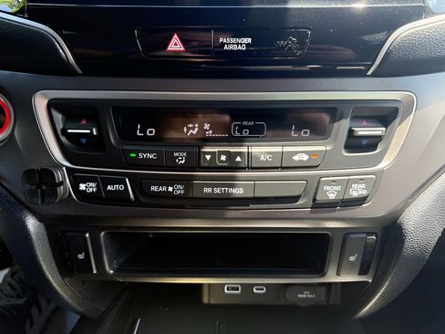 Certified 2025 Honda Passport EX-L image 29