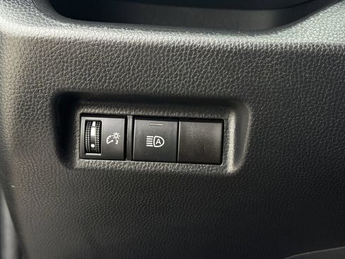 Used 2021 Toyota RAV4 XLE FWD image 22