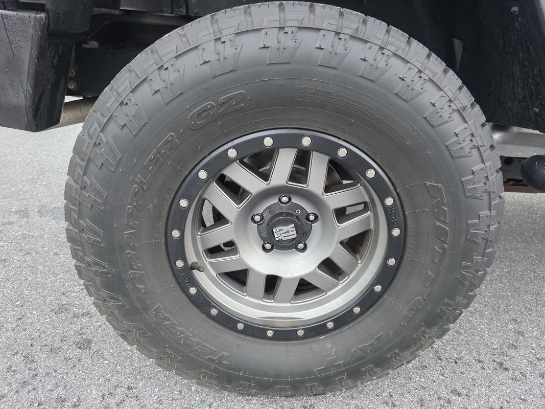 Used 2017 Jeep Wrangler Unlimited Sport w/ Connectivity Group AWD/4WD image 28