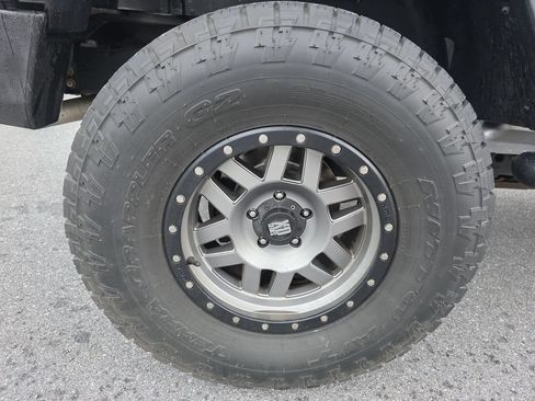 Used 2017 Jeep Wrangler Unlimited Sport w/ Connectivity Group AWD/4WD image 28