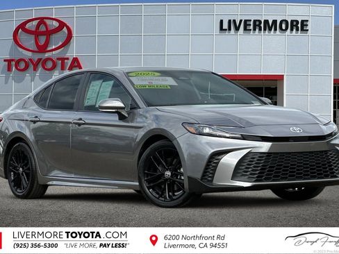 Certified 2025 Toyota Camry SE w/ Convenience Package image 1