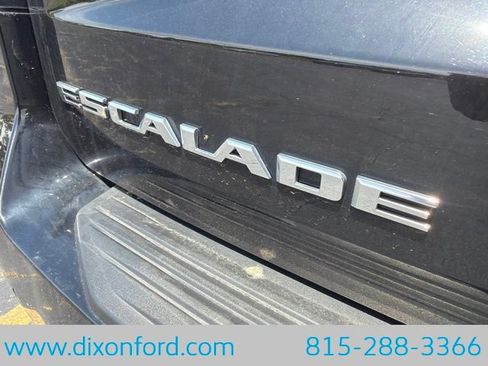 Used 2021 Cadillac Escalade ESV Premium Luxury w/ LPO, Floor Liner Package AWD/4WD image 10