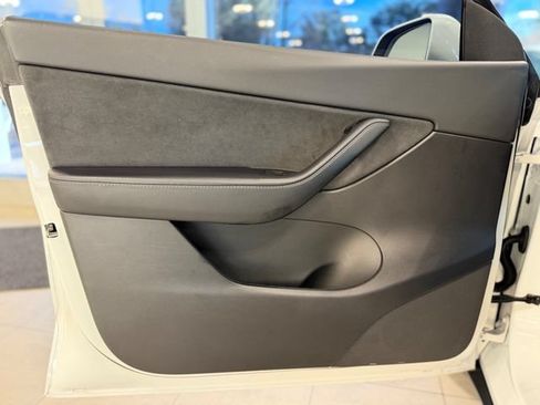 Used 2022 Tesla Model Y Performance AWD/4WD image 18