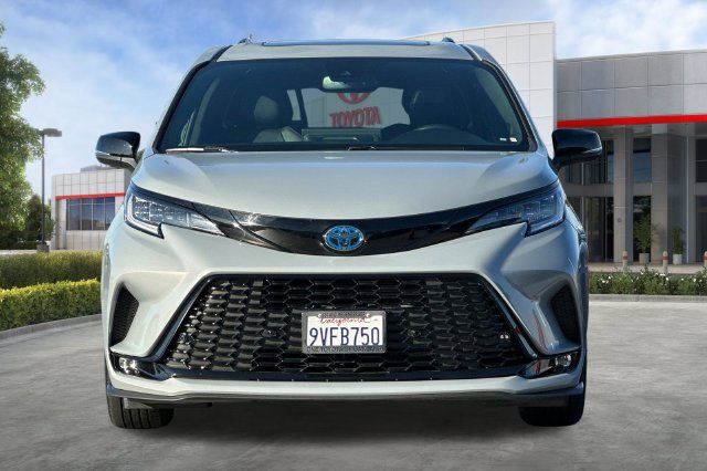 Certified 2025 Toyota Sienna XSE w/ XSE Premium Package AWD/4WD image 11