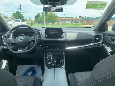 Used 2025 Nissan Rogue SV AWD/4WD image 24