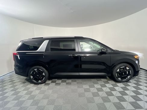 New 2026 Kia Carnival EX image 2