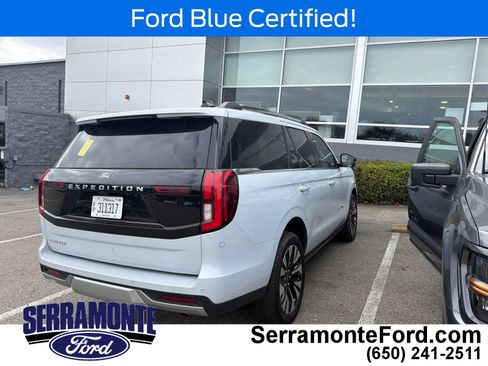 Used 2025 Ford Expedition Platinum w/ Driver's Package AWD/4WD image 8