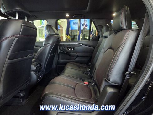 Used 2025 Honda Pilot Black Edition image 8