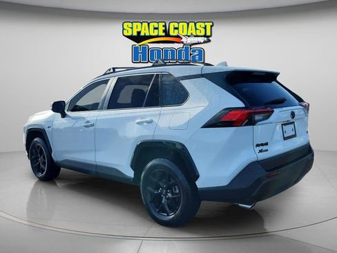 Used 2021 Toyota RAV4 XLE FWD image 5