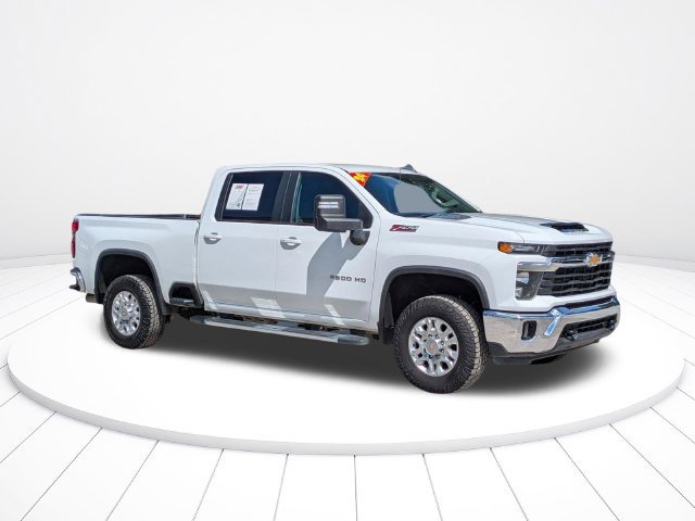 Used 2024 Chevrolet Silverado 2500 LT AWD/4WD image 2