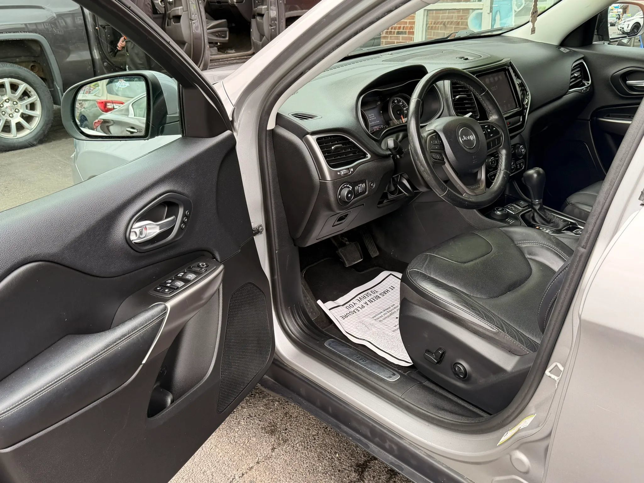 Used 2019 Jeep Cherokee Limited AWD/4WD image 8