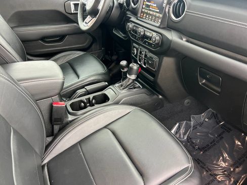 Used 2023 Jeep Wrangler Unlimited Sahara AWD/4WD image 18