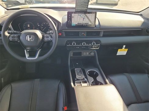 New 2025 Honda Pilot Touring image 7