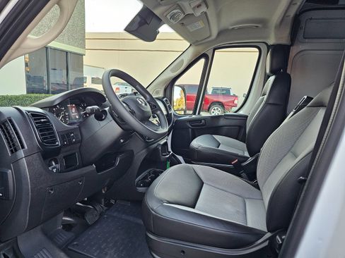 Used 2025 RAM ProMaster 2500 w/ Convenience Group image 16