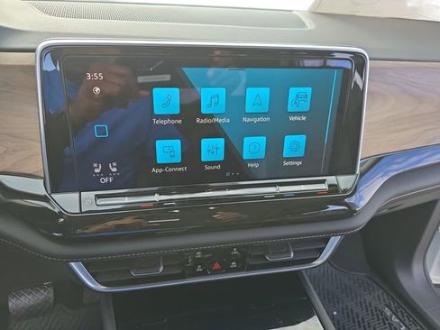 New 2026 Volkswagen Atlas SE FWD image 9