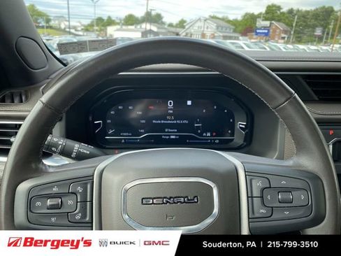 Certified 2022 GMC Yukon XL Denali w/ Denali Premium Package AWD/4WD image 13