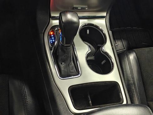 Used 2019 Jeep Grand Cherokee Altitude AWD/4WD image 9