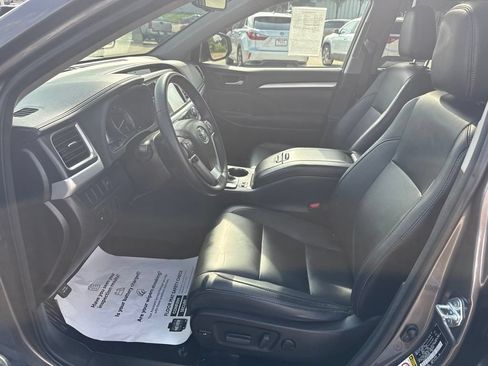 Certified 2016 Toyota Highlander XLE AWD/4WD image 7