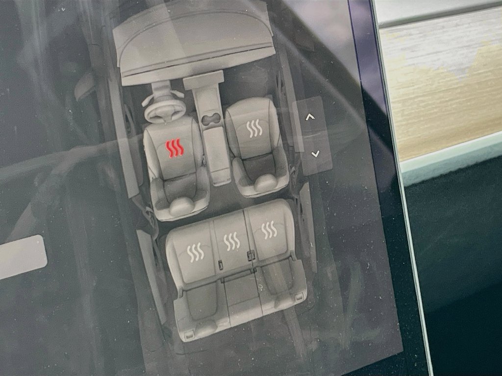 Used 2025 Tesla Model Y Long Range RWD image 19