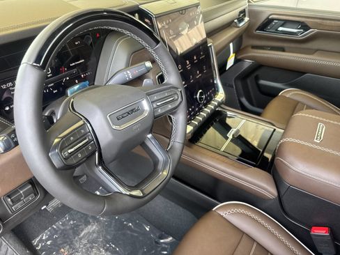New 2026 GMC Yukon Denali Ultimate w/ LPO, Floor Liner Package AWD/4WD image 10