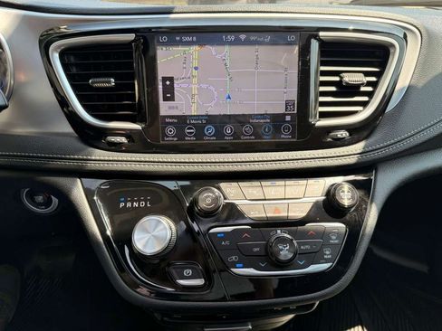 Used 2019 Chrysler Pacifica Limited w/ Advanced Safetytec Group FWD image 32
