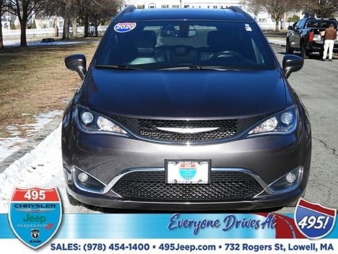 Used 2020 Chrysler Pacifica Touring-L image 8