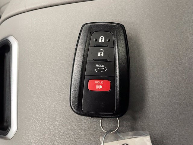 Used 2020 Toyota Highlander Platinum AWD/4WD image 25