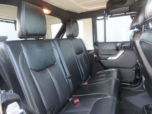 Used 2018 Jeep Wrangler Unlimited Sahara w/ Max Tow Package AWD/4WD image 28