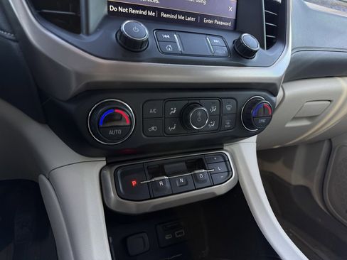 Used 2021 GMC Acadia Denali w/ Denali Technology Package image 18