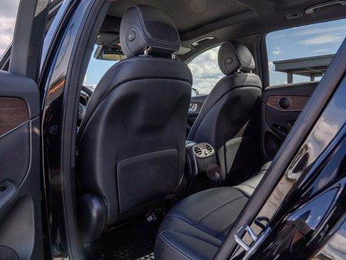 Used 2022 Mercedes-Benz GLC 300 4MATIC image 17