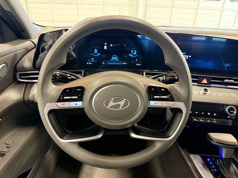 Used 2024 Hyundai Elantra SEL image 14