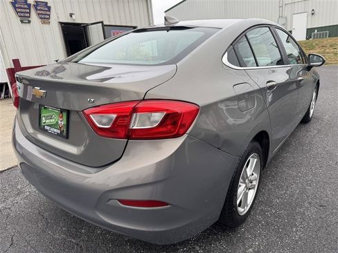 Used 2017 Chevrolet Cruze LT w/ Convenience Package image 6