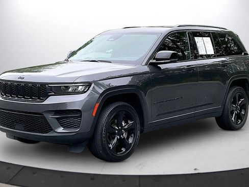 Certified 2023 Jeep Grand Cherokee Altitude AWD/4WD image 4