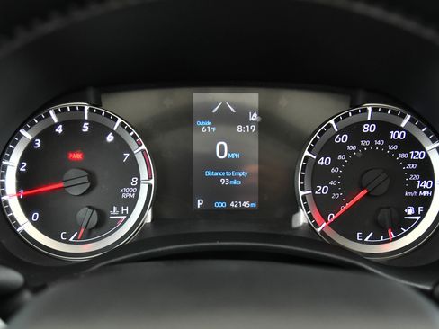 Used 2022 Toyota Highlander LE AWD/4WD image 28