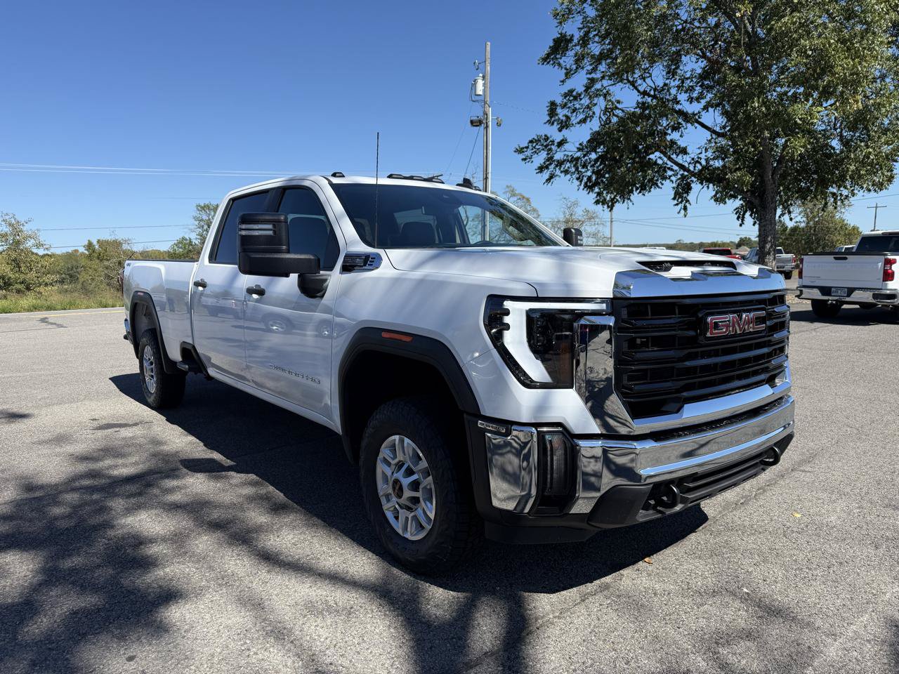 Used 2024 GMC Sierra 2500 Pro w/ Convenience Package AWD/4WD image 4