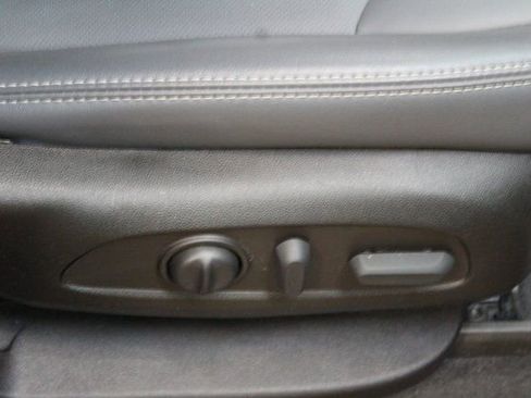 Used 2022 Buick Enclave Essence image 9