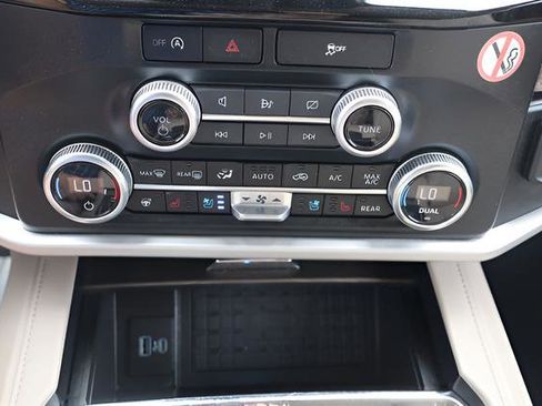 Used 2024 Ford Expedition Limited AWD/4WD image 14