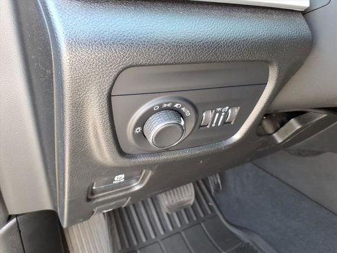 Used 2023 Jeep Grand Cherokee L Laredo AWD/4WD image 26