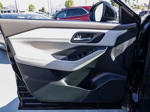 Used 2023 Nissan Rogue SL w/ SL Premium Package image 14