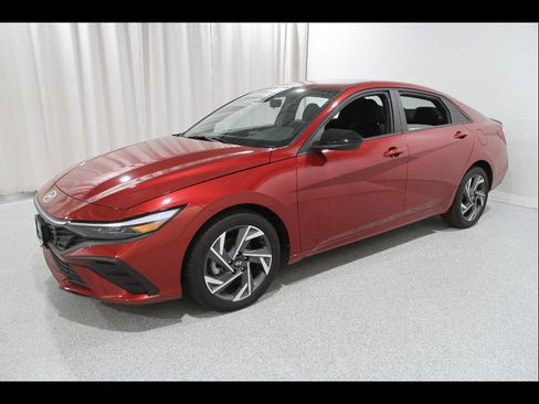 Certified 2025 Hyundai Elantra Sport FWD image 3