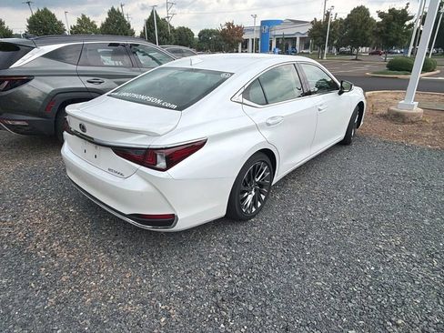 Used 2025 Lexus ES 300h w/ Luxury Package FWD image 5