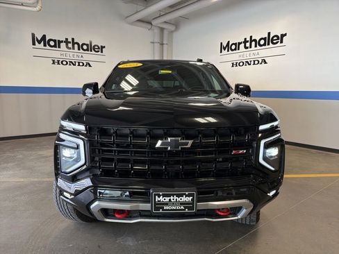 Used 2025 Chevrolet Suburban Z71 AWD/4WD image 2