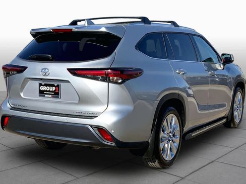 Used 2025 Toyota Highlander Limited AWD/4WD image 13
