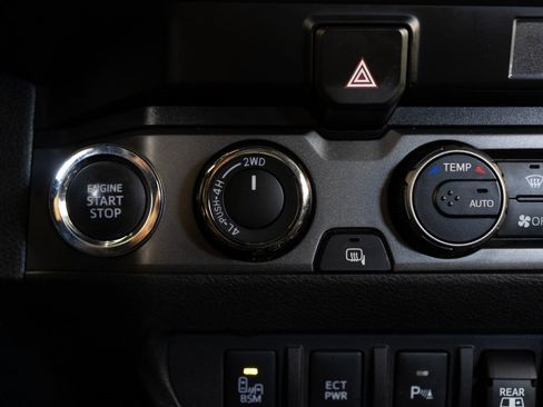 Used 2023 Toyota Tacoma TRD Sport image 33