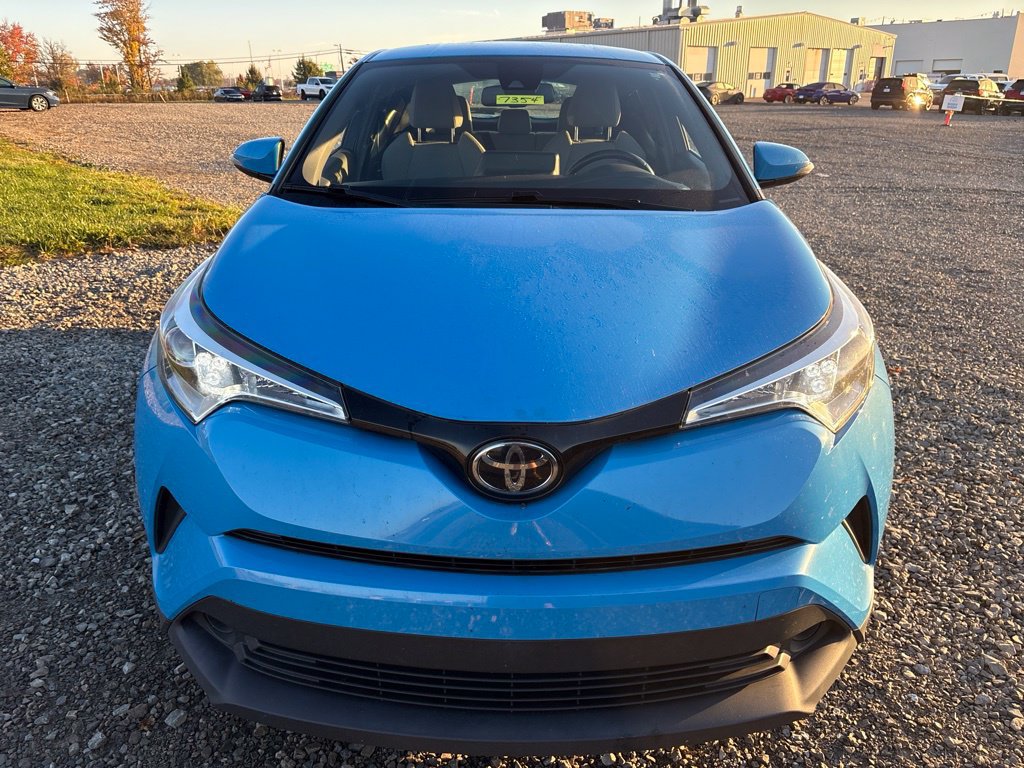 Used 2019 Toyota C-HR XLE FWD image 2