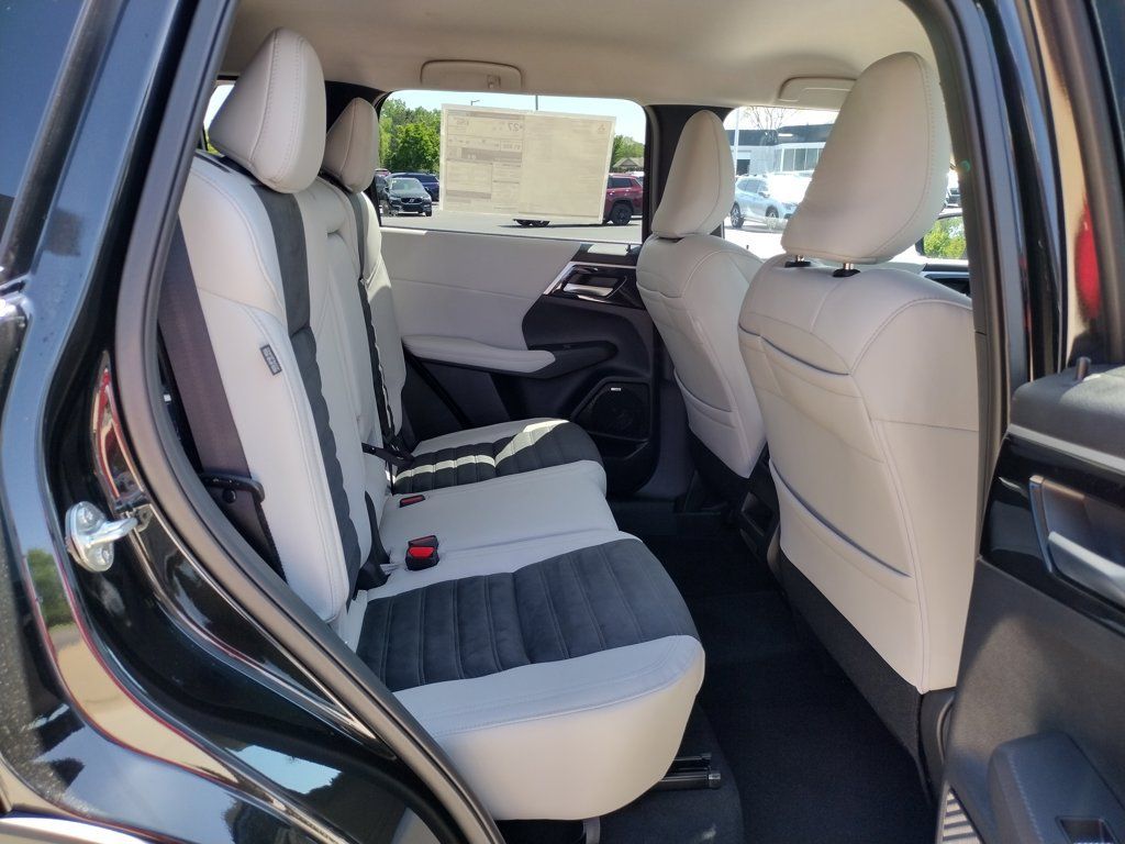 New 2026 Mitsubishi Outlander SE AWD/4WD image 10