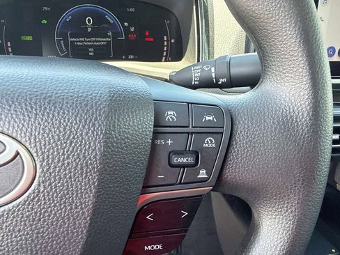 Used 2025 Toyota Camry LE w/ Convenience Package image 28