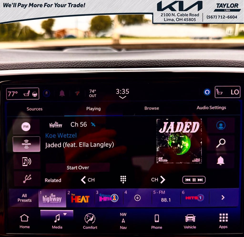 Used 2024 Chrysler Pacifica Limited FWD image 5