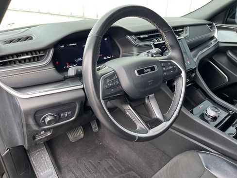 Used 2022 Jeep Grand Cherokee L Laredo image 2