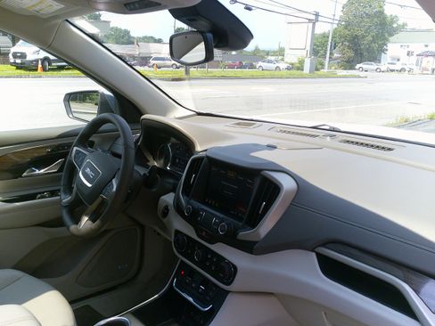 Used 2019 GMC Terrain Denali w/ GMC Pro Grade Package AWD/4WD image 22